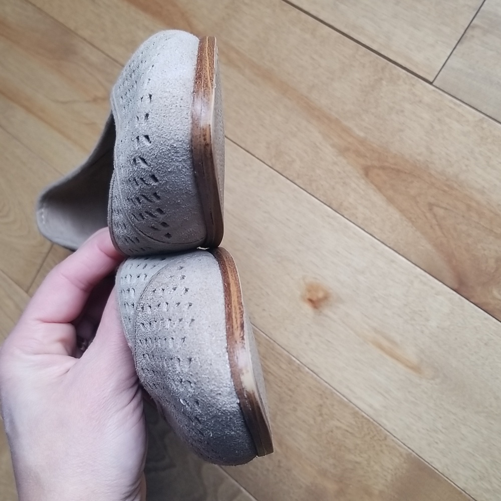 Toms size 6.5 Tan women's shoes - Picture 9 of 10